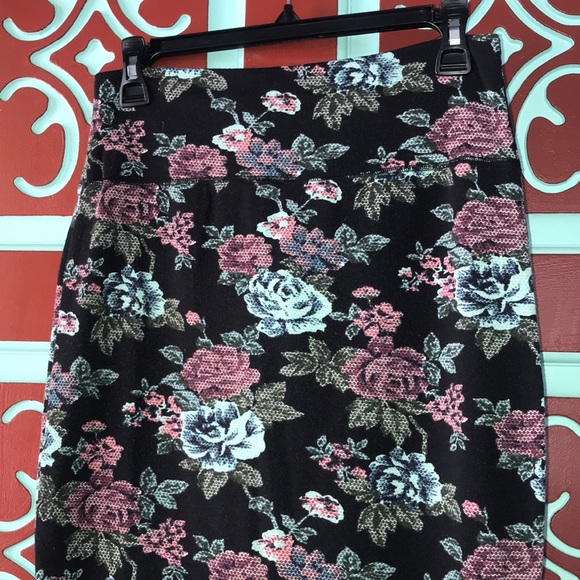 Floral Body Con / Stretchy Midi Skirt . Size Med. - Picture 5 of 7